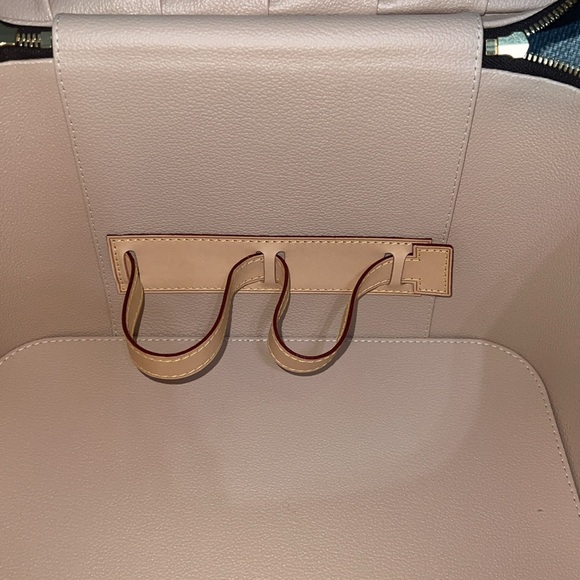 Louis Vuitton Vanity Nice Case - Picture 10 of 12